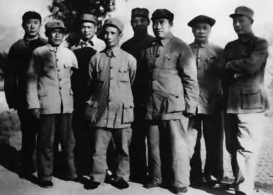 1948年5月，朱德和聶榮臻、陳毅等在西柏坡